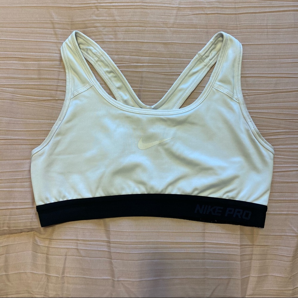 White Nike Pro Women’s sports bra size S